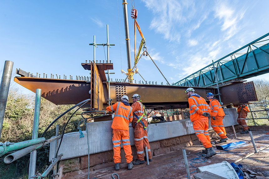 Story Contracting successfully replaces London rail footbridge