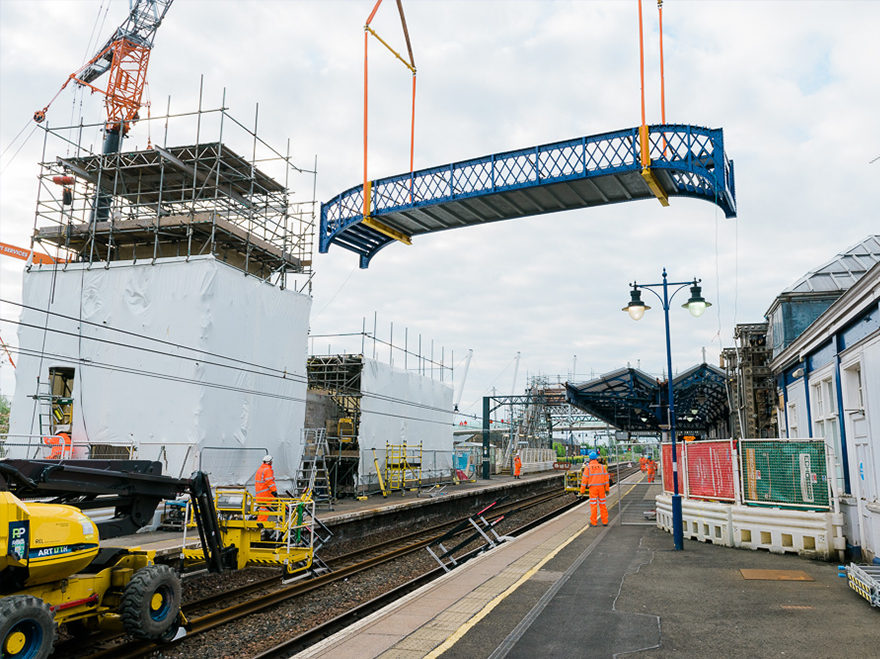 Successful bridge lift at Stirling Station