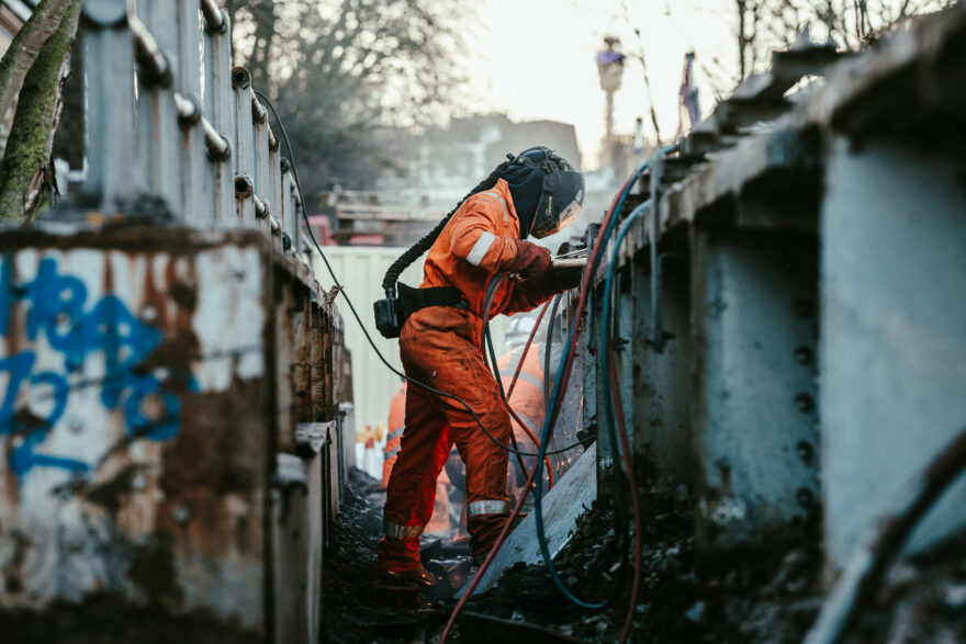 Watch: LEC1/9E Regents Canal bridge replacement